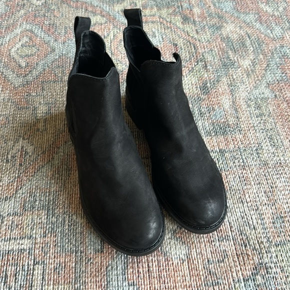 Josef Seibel Chelsea Boots in Black - Picture 4 of 7